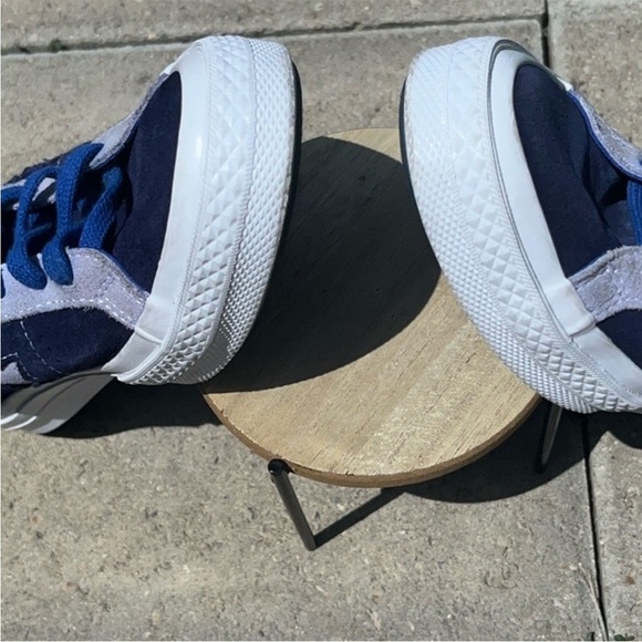 Converse - Picture 3 of 10